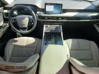 2020 Lincoln Aviator Reserve z VIN 5LM5J7WCXLGL10805, wystawiony jako Copart lot #56521375 z przebiegiem 53 729 mil mil oraz Szkoda całkowita • Salvage title. Historia ofert i sprzedaży dostępna na DreamBid. Obrazek 8.