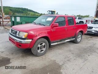 2000 Nissan Frontier XE z VIN 1N6ED27Y3YC324794, wystawiony jako IAAI lot #42341043 z przebiegiem 202 543 mil mil oraz . Historia ofert i sprzedaży dostępna na DreamBid. Obrazek 2.