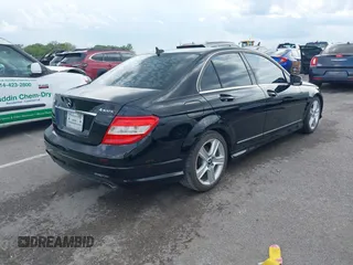 2010 Mercedes-Benz C 300 Sport z VIN WDDGF8BB9AR124264, wystawiony jako IAAI lot #42075919 z przebiegiem 210 433 mil mil oraz . Historia ofert i sprzedaży dostępna na DreamBid. Obrazek 4.