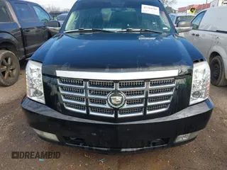 2007 Cadillac Escalade z VIN 1GYFK63857R153210, wystawiony jako IAAI lot #41704106 z przebiegiem 291 658 mil mil oraz . Historia ofert i sprzedaży dostępna na DreamBid. Obrazek 6.