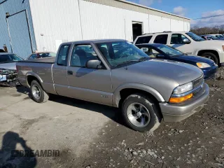 2001 Chevrolet S-10 LS with VIN 1GCCS19571K141956, listed as a Copart auction lot 87008824 with 110,035 mi miles and Clean Title. Bid and sale history available at DreamBid. Image 4.