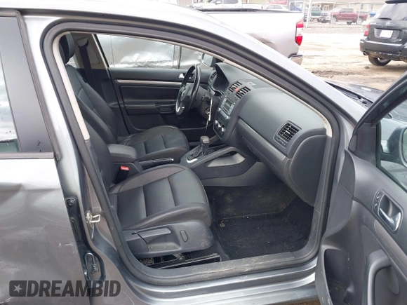 2010 Volkswagen Jetta SE with VIN 3VWRZ7AJ5AM162053, listed as a IAAI auction lot 41811153 with 141,988 mi miles and . Bid and sale history available at DreamBid. Image 5.