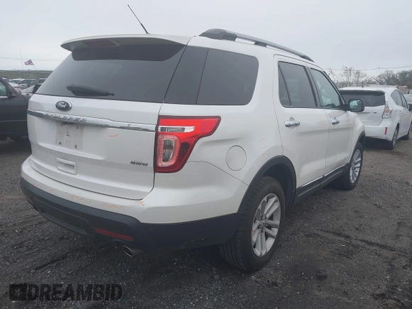 2013 Ford Explorer XLT with VIN 1FM5K8D87DGB07831, listed as a IAAI auction lot 42010689 with 202,306 mi miles and . Bid and sale history available at carsss.com. Image 4.
