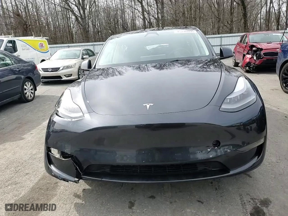 2024 Tesla Model Y with VIN 7SAYGDED1RF003640, listed as a Copart auction lot 45246095 with 8,894 mi miles and Salvage Title. Bid and sale history available at carsss.com. Image 12.