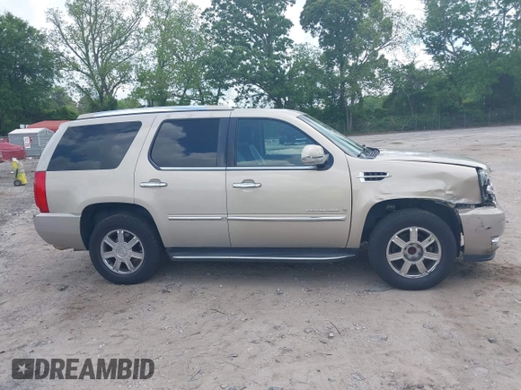 2008 Cadillac Escalade z VIN 1GYEC63868R143876, wystawiony jako IAAI lot #42177747 z przebiegiem 204 770 mil mil oraz . Historia ofert i sprzedaży dostępna na DreamBid. Obrazek 13.