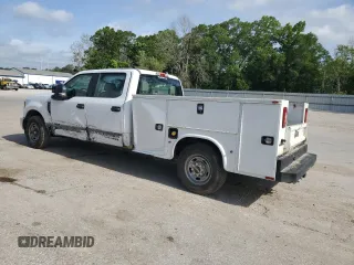 2019 Ford F-250 XL with VIN 1FD7W2A67KEF85513, listed as a Copart auction lot 59395015 with 117,821 mi miles and Salvage title. Bid and sale history available at DreamBid. Image 2.