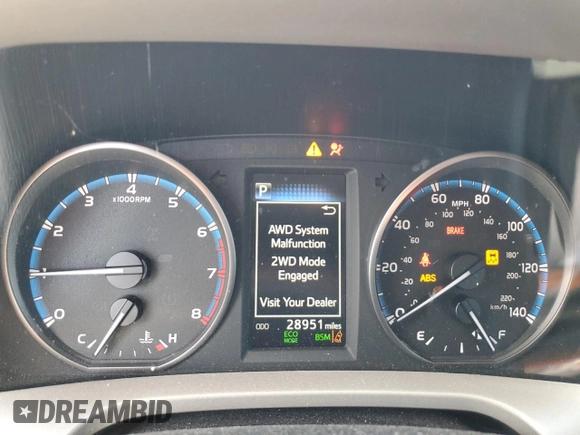 2018 Toyota RAV4 XLE with VIN 2T3RFREV3JW848384, listed as a Copart auction lot 88758945 with 28,951 mi miles and Salvage Title. Bid and sale history available at DreamBid. Image 9.