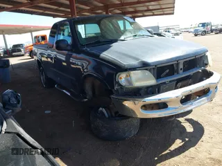 2000 Ford F-150 XL z VIN 1FTRX18L1YNA05567, wystawiony jako IAAI lot #42054536 z przebiegiem 245 018 mil mil oraz . Historia ofert i sprzedaży dostępna na DreamBid. Obrazek 1.