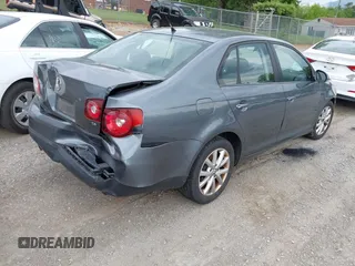 2010 Volkswagen Jetta SE с VIN 3VWRZ7AJ3AM158356, выставлен на аукционе IAAI как лот 42222303 с пробегом 223 436 миль миль и . История ставок и продаж доступна на DreamBid. Изображение 4.