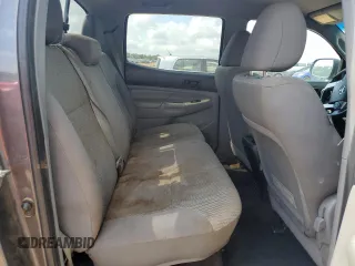 2015 Toyota Tacoma z VIN 5TFLU4EN3FX129797, wystawiony jako Copart lot #57226925 z przebiegiem 277 803 mil mil oraz Czysty tytuł • Clean title. Historia ofert i sprzedaży dostępna na DreamBid. Obrazek 10.