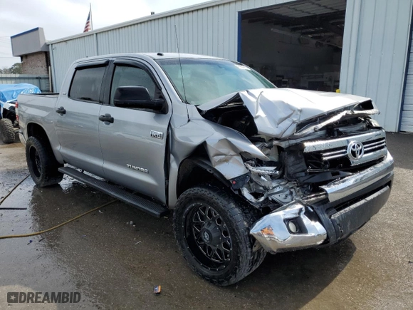 2017 Toyota Tundra 4WD SR5 with VIN 5TFDW5F11HX656661, listed as a Copart auction lot 47361715 with 208,759 mi miles and Salvage Title. Bid and sale history available at carsss.com. Image 4.