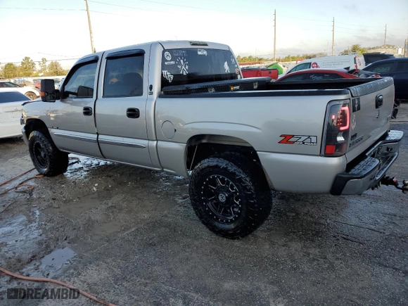 2004 GMC Sierra 1500 Crew Cab SLT with VIN 2GTEK13T541387070, listed as a Copart auction lot 78411014 with NaN miles and Salvage Title. Bid and sale history available at carsss.com. Image 2.