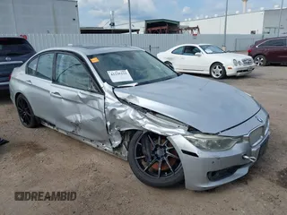 2012 BMW 3 Series 328i z VIN WBA3A5C5XCF256465, wystawiony jako IAAI lot #42225222 z przebiegiem 162 293 mil mil oraz . Historia ofert i sprzedaży dostępna na DreamBid. Obrazek 1.