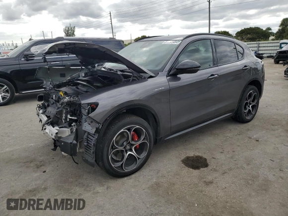 2024 Alfa Romeo Stelvio Veloce z VIN ZASPAKBN1R7D74757, wystawiony jako Copart lot #81093484 z przebiegiem 13 847 mil mil oraz Nie do naprawy • Non repairable. Historia ofert i sprzedaży dostępna na DreamBid. Obrazek 1.
