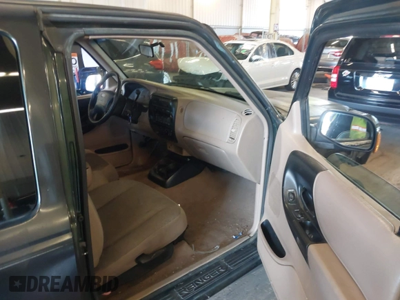 2001 Ford Ranger XLT Appearance with VIN 1FTYR14E51PA38398, listed as a IAAI auction lot 40142183 with 220,681 mi miles. Bid and sale history available at carsss.com. Image 5.