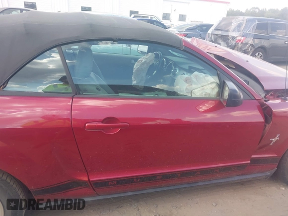 2007 Ford Mustang Deluxe with VIN 1ZVHT84NX75334058, listed as a IAAI auction lot 42187157 with Not provided miles and . Bid and sale history available at DreamBid. Image 12.