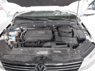 2014 Volkswagen Jetta SE z VIN 3VWD17AJ3EM265396, wystawiony jako IAAI lot #42434771 z przebiegiem 114 931 mil mil oraz . Historia ofert i sprzedaży dostępna na DreamBid. Obrazek 10.