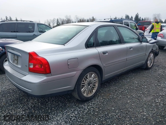 2004 Volvo S80 with VIN YV1TS91Z741370574, listed as a IAAI auction lot 41765504 with 201,008 mi miles. Bid and sale history available at carsss.com. Image 4.