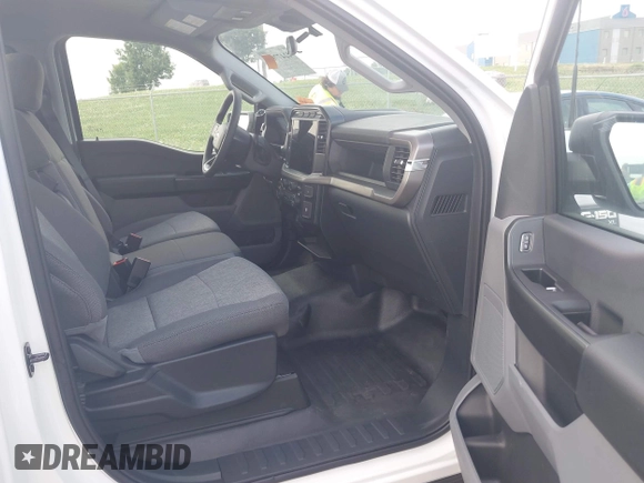 2024 Ford F-150 XL z VIN 1FTMF1KP3RKF57535, wystawiony jako IAAI lot #42477026 z przebiegiem 1 781 mil mil oraz . Historia ofert i sprzedaży dostępna na DreamBid. Obrazek 5.