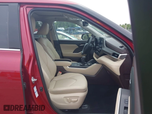 2021 Toyota Highlander XLE with VIN 5TDGZRBH4MS544628, listed as a IAAI auction lot 42495084 with 82,497 mi miles and . Bid and sale history available at DreamBid. Image 5.