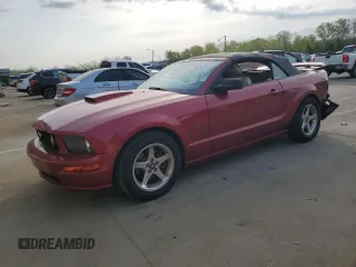 2005 Ford Mustang GT Deluxe z VIN 1ZVHT85H755258045, wystawiony jako Copart lot #53802605 z przebiegiem 121 580 mil mil oraz Szkoda całkowita • Salvage title. Historia ofert i sprzedaży dostępna na DreamBid. Obrazek 1.