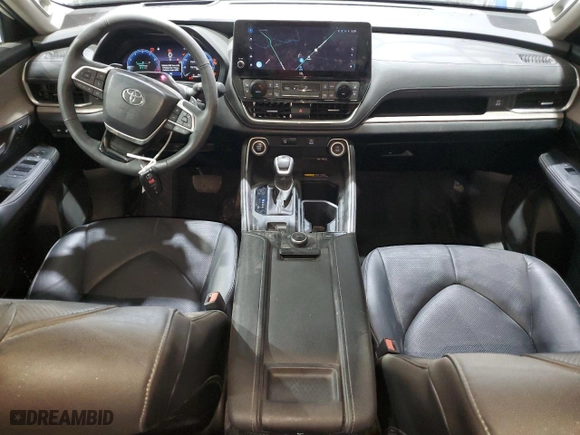 2024 Toyota Grand Highlander XLE with VIN 5TDAAAB55RS038673, listed as a Copart auction lot 86961824 with 15,481 mi miles and Salvage Title. Bid and sale history available at carsss.com. Image 8.