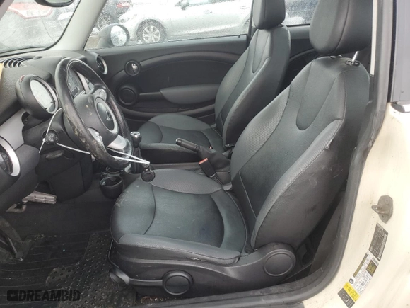 2009 MINI Cooper Hardtop with VIN WMWMF33599TU75504, listed as a Copart auction lot 47488215 with 275,606 mi miles and Salvage Title. Bid and sale history available at carsss.com. Image 7.