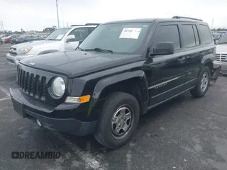 2017 Jeep Patriot Sport z VIN 1C4NJPBB9HD103349, wystawiony jako IAAI lot #41528460 z przebiegiem 122 026 mil mil oraz . Historia ofert i sprzedaży dostępna na DreamBid. Obrazek 18.