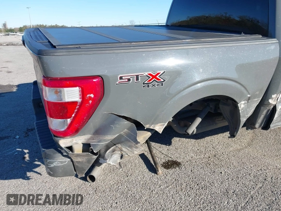 2021 Ford F-150 XL z VIN 1FTEW1EP3MKE33600, wystawiony jako IAAI lot #41053750 z przebiegiem 140 085 mil mil oraz . Historia ofert i sprzedaży dostępna na DreamBid. Obrazek 6.