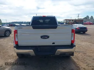 2017 Ford F-350 Lariat z VIN 1FT8W3DT7HEF47398, wystawiony jako IAAI lot #42211536 z przebiegiem 170 129 mil mil oraz . Historia ofert i sprzedaży dostępna na DreamBid. Obrazek 20.