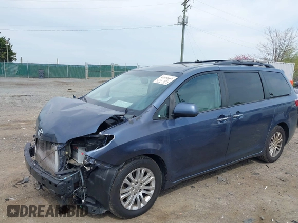 2015 Toyota Sienna XLE with VIN 5TDYK3DC9FS653421, listed as a IAAI auction lot 42031069 with 175,830 mi miles. Bid and sale history available at carsss.com. Image 18.
