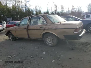 1983 Mercedes-Benz 300 D with VIN WDBAB33A1DB032601, listed as a Copart auction lot 82419003 with 330,483 mi miles and Non Repairable. Bid and sale history available at carsss.com. Image 2.