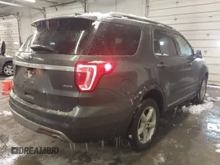 2017 Ford Explorer XLT with VIN 1FM5K8D88HGD75308, listed as a IAAI auction lot 41628295 with 92,327 mi miles and . Bid and sale history available at carsss.com. Image 4.