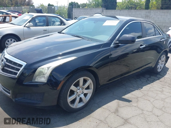 2013 Cadillac ATS z VIN 1G6AA5RA1D0179071, wystawiony jako IAAI lot #42438437 z przebiegiem 97 558 mil mil oraz . Historia ofert i sprzedaży dostępna na DreamBid. Obrazek 2.