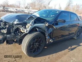 2016 Chrysler 300 S z VIN 2C3CCAGG0GH191555, wystawiony jako IAAI lot #42010604 z przebiegiem 74 343 mil mil oraz . Historia ofert i sprzedaży dostępna na DreamBid. Obrazek 18.