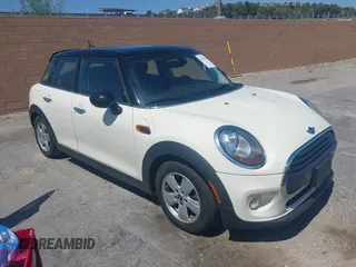 2016 MINI Hardtop 4 Door z VIN WMWXU1C56G2D10605, wystawiony jako IAAI lot #42411431 z przebiegiem 35 367 mil mil oraz . Historia ofert i sprzedaży dostępna na DreamBid. Obrazek 1.