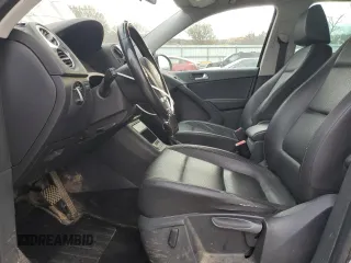 2012 Volkswagen Tiguan SE z VIN WVGAV7AXXCW531875, wystawiony jako Copart lot #82137824 z przebiegiem 147 210 mil mil oraz Tytuł czysty. Historia ofert i sprzedaży dostępna na DreamBid. Obrazek 7.