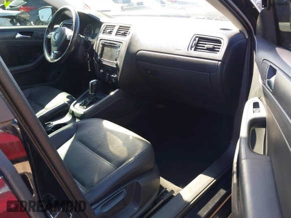 2012 Volkswagen Jetta Sedan SE w/Convenience with VIN 3VWDX7AJ4CM419447, listed as a IAAI auction lot 41653205 with 101,647 mi miles. Bid and sale history available at carsss.com. Image 5.