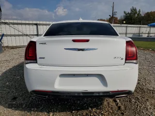 2019 Chrysler 300 S z VIN 2C3CCAGG2KH538294, wystawiony jako Copart lot #78039994 z przebiegiem 67 657 mil mil oraz Tytuł czysty. Historia ofert i sprzedaży dostępna na DreamBid. Obrazek 6.