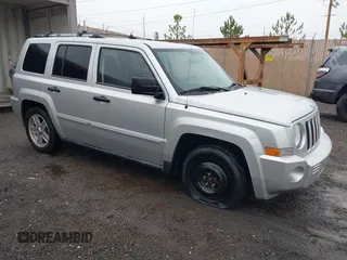 2007 Jeep Patriot Limited z VIN 1J8FF48W77D415661, wystawiony jako IAAI lot #41703108 z przebiegiem 91 339 mil mil oraz . Historia ofert i sprzedaży dostępna na DreamBid. Obrazek 1.