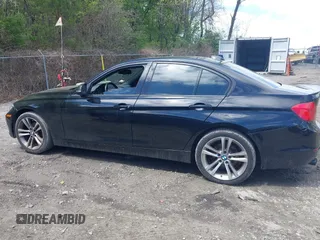 2015 BMW 3 Series 328i xDrive с VIN WBA3B5G55FNS18689, выставлен на аукционе IAAI как лот 42188139 с пробегом 90 612 миль миль и . История ставок и продаж доступна на DreamBid. Изображение 14.