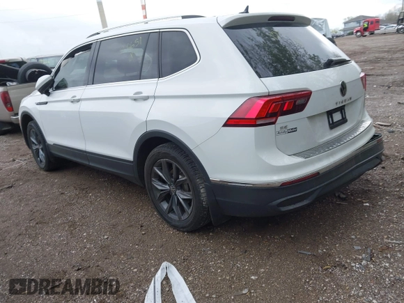 2022 Volkswagen Tiguan SE z VIN 3VV3B7AX4NM125651, wystawiony jako IAAI lot #42114490 z przebiegiem 67 628 mil mil oraz . Historia ofert i sprzedaży dostępna na DreamBid. Obrazek 3.