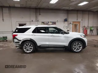 2023 Ford Explorer Platinum с VIN 1FM5K8HC5PGA13109, выставлен на аукционе IAAI как лот 42471674 с пробегом 12 361 миль миль и . История ставок и продаж доступна на DreamBid. Изображение 13.