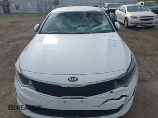 2017 Kia Optima LX z VIN 5XXGT4L38HG171236, wystawiony jako IAAI lot #42215406 z przebiegiem 83 107 mil mil oraz . Historia ofert i sprzedaży dostępna na DreamBid. Obrazek 12.