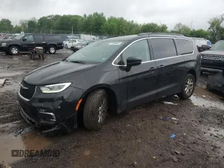 2022 Chrysler Pacifica Touring L with VIN 2C4RC1BGXNR190806, listed as a Copart auction lot 56557535 with 47,170 mi miles and Salvage Title. Bid and sale history available at DreamBid. Image 1.