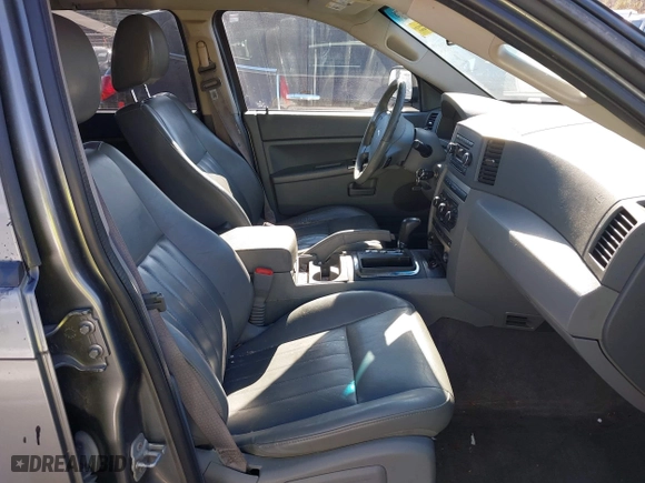 2007 Jeep Grand Cherokee Laredo with VIN 1J8GR48K37C652484, listed as a IAAI auction lot 41909226 with 134,099 mi miles. Bid and sale history available at carsss.com. Image 5.
