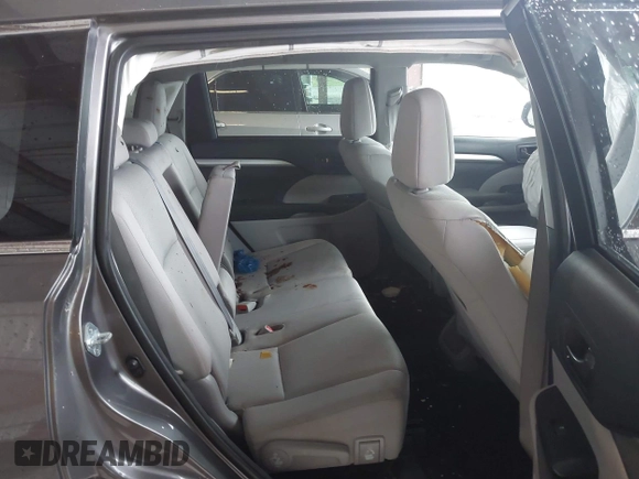 2017 Toyota Highlander LE z VIN 5TDBZRFH6HS386710, wystawiony jako IAAI lot #42226567 z przebiegiem 64 773 mil mil oraz . Historia ofert i sprzedaży dostępna na DreamBid. Obrazek 8.