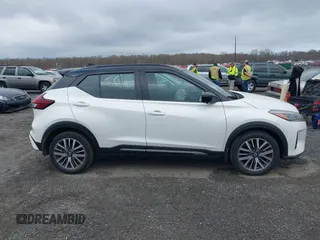 2021 Nissan Kicks SR z VIN 3N1CP5DV2ML492750, wystawiony jako IAAI lot #41918321 z przebiegiem 40 634 mil mil oraz . Historia ofert i sprzedaży dostępna na DreamBid. Obrazek 13.
