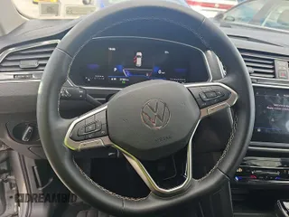 2024 Volkswagen Tiguan SE с VIN 3VV3B7AX6RM085904, выставлен на аукционе IAAI как лот 42852870 с пробегом 27 302 миль миль и . История ставок и продаж доступна на DreamBid. Изображение 20.