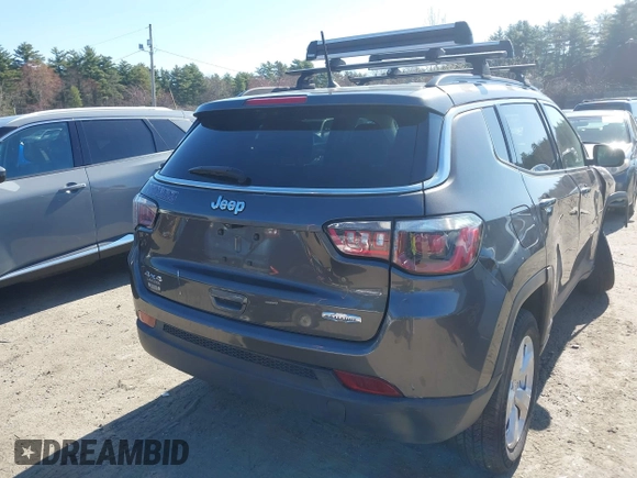 2018 Jeep Compass Latitude z VIN 3C4NJDBB3JT401720, wystawiony jako IAAI lot #42055295 z przebiegiem 55 649 mil mil oraz . Historia ofert i sprzedaży dostępna na DreamBid. Obrazek 16.